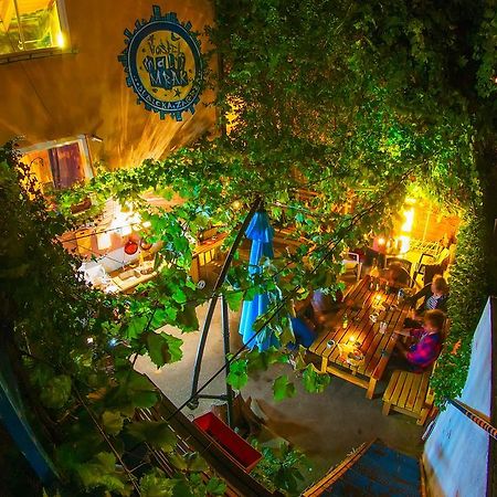 זאגרב Hostel Mali Mrak מראה חיצוני תמונה