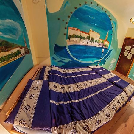 זאגרב Hostel Mali Mrak מראה חיצוני תמונה