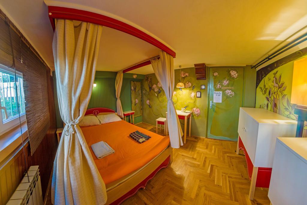 זאגרב Hostel Mali Mrak מראה חיצוני תמונה