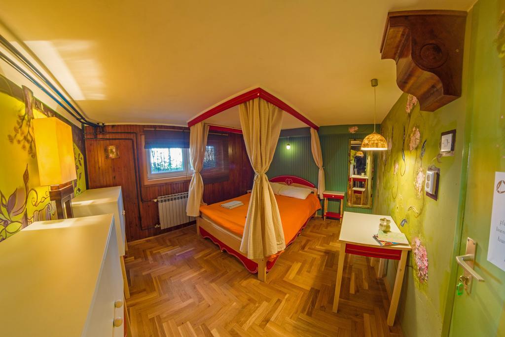 זאגרב Hostel Mali Mrak מראה חיצוני תמונה