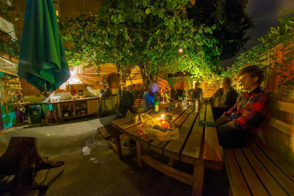 זאגרב Hostel Mali Mrak מראה חיצוני תמונה