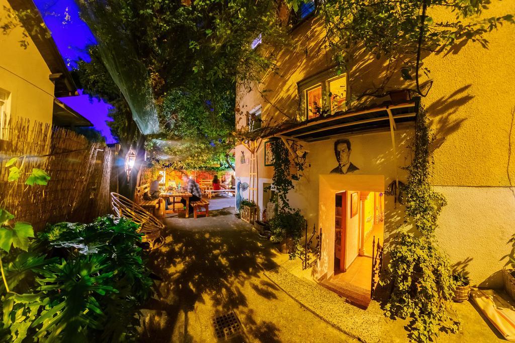 זאגרב Hostel Mali Mrak מראה חיצוני תמונה