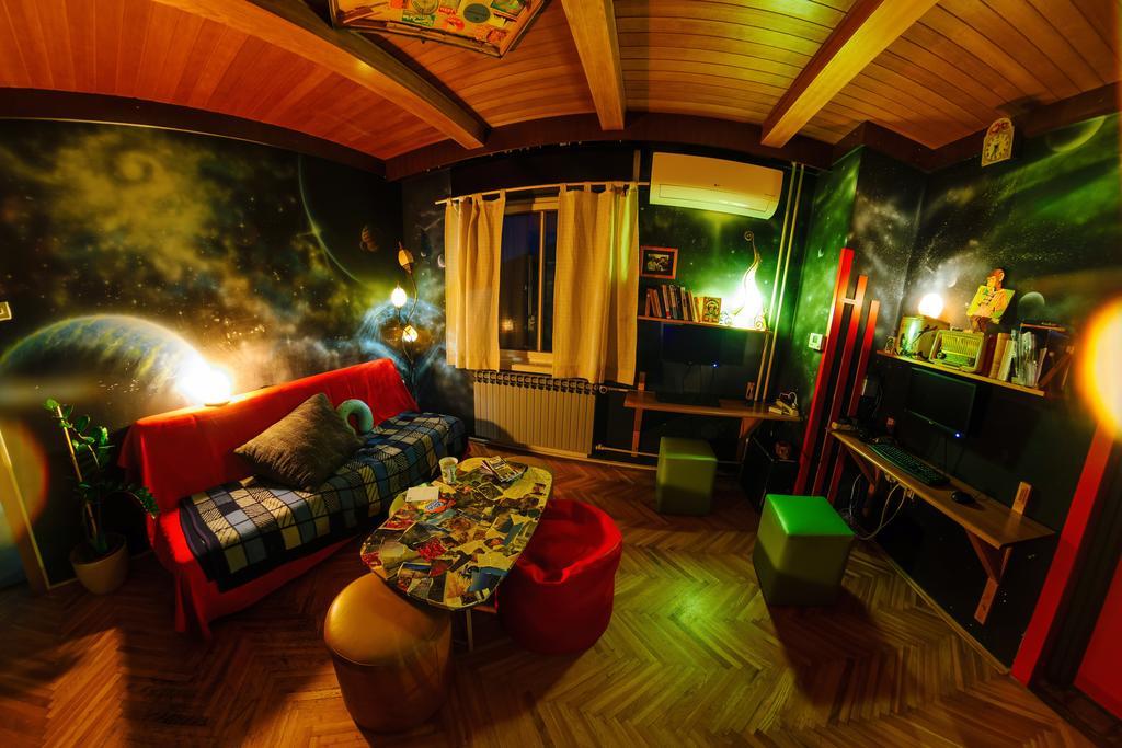 זאגרב Hostel Mali Mrak מראה חיצוני תמונה