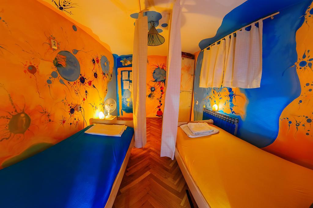 זאגרב Hostel Mali Mrak מראה חיצוני תמונה