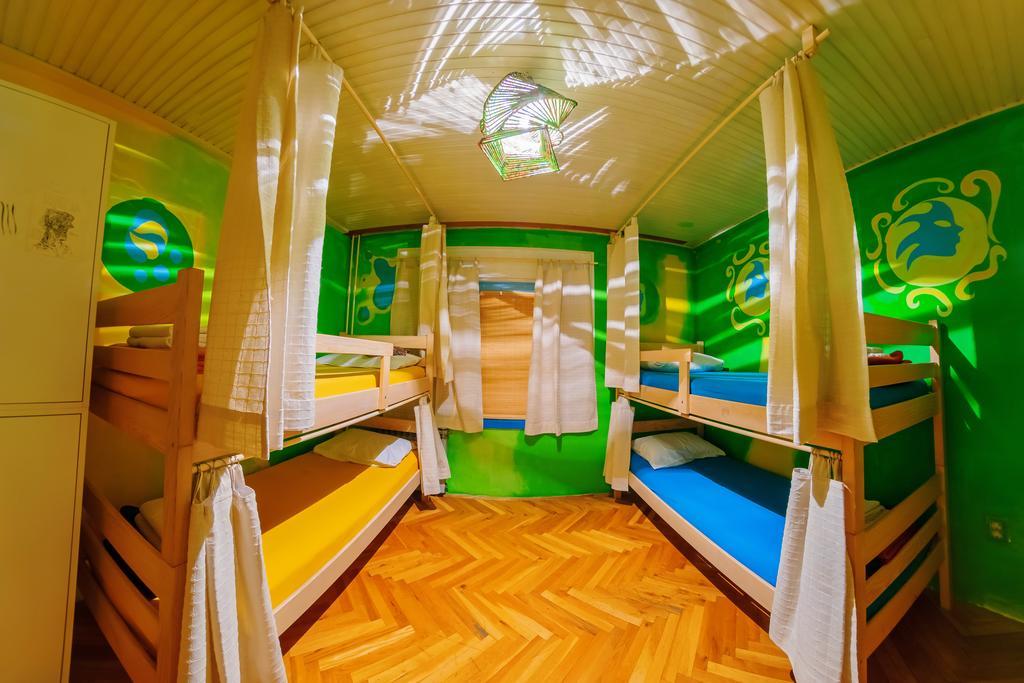 זאגרב Hostel Mali Mrak מראה חיצוני תמונה