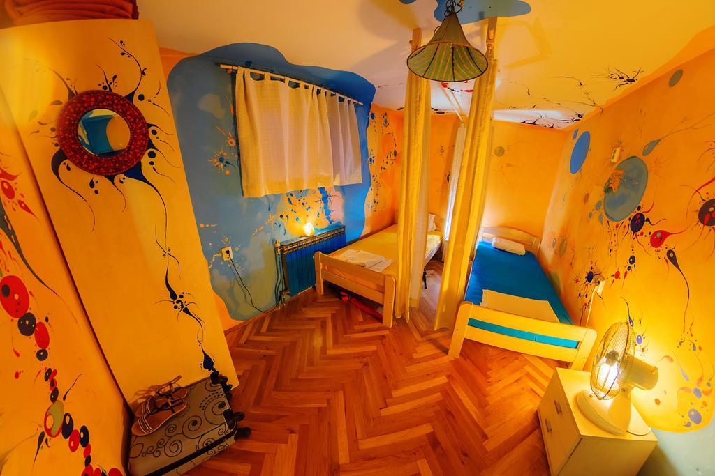 זאגרב Hostel Mali Mrak מראה חיצוני תמונה