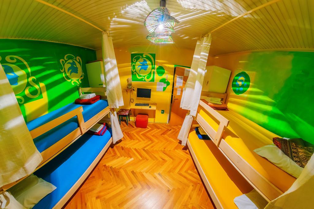 זאגרב Hostel Mali Mrak מראה חיצוני תמונה