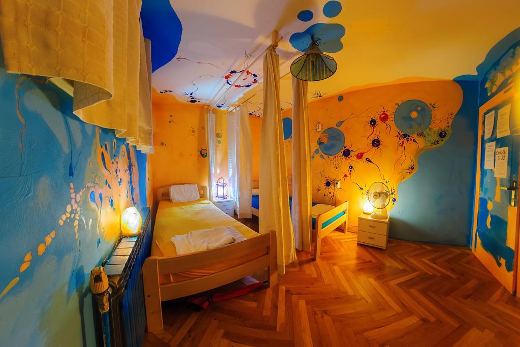 זאגרב Hostel Mali Mrak מראה חיצוני תמונה