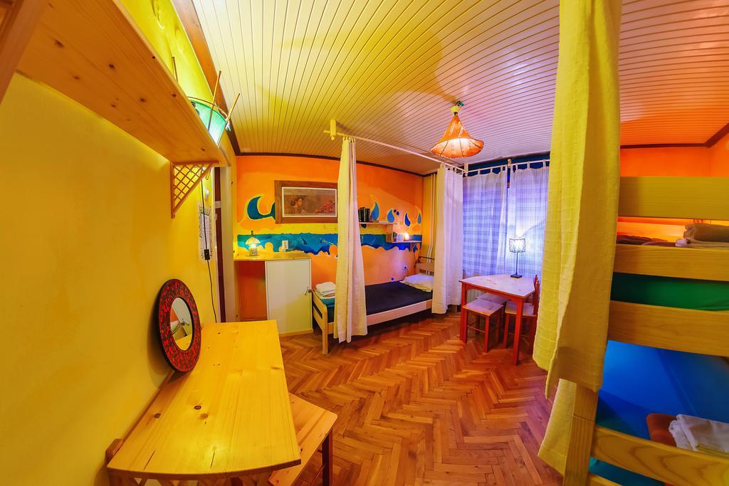 זאגרב Hostel Mali Mrak מראה חיצוני תמונה