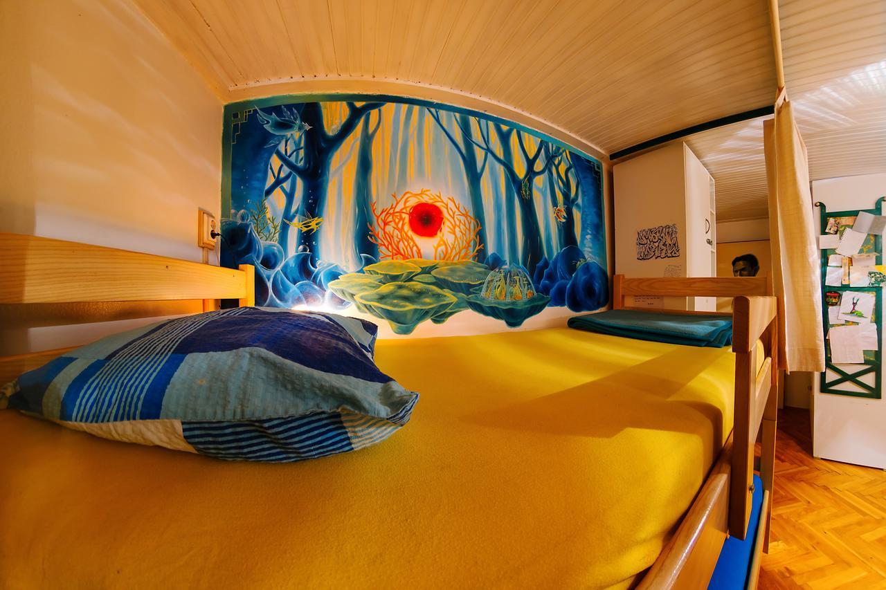 זאגרב Hostel Mali Mrak מראה חיצוני תמונה